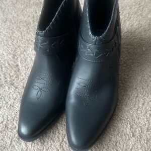 Frye and Co Black Cowgirl Booties Size 8